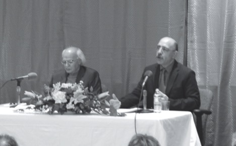 رضا قنادان (چپ) و سعید یوسف (راست)، در مراسم بزرگداشت اسماعیل خویی، واشینگتن، 2008م 